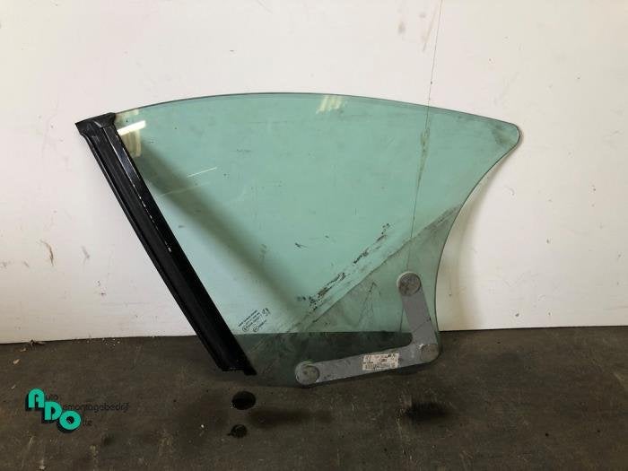 Vitre supplémentaire 2portes arrière gauche d'un Peugeot 2, -, 3 mois de garantie, Utilisé, -