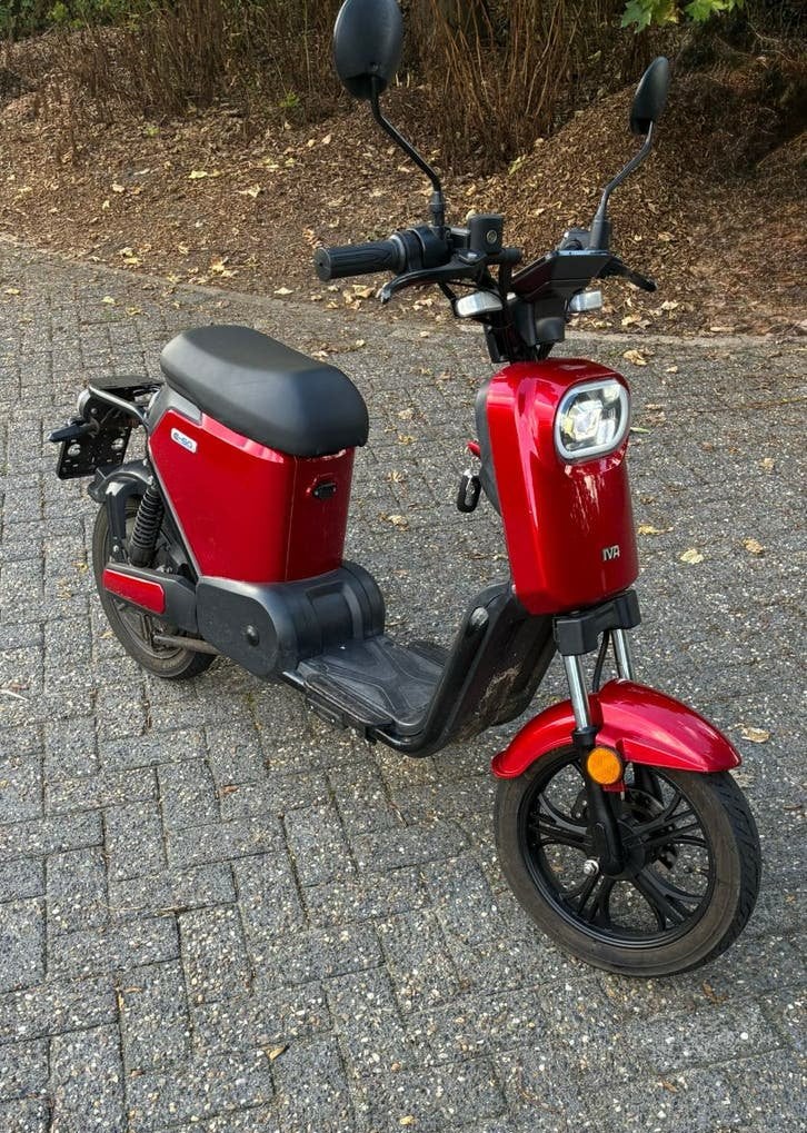 IVA elektrische scooter, Fietsen en Brommers, Ophalen, Zo goed als nieuw