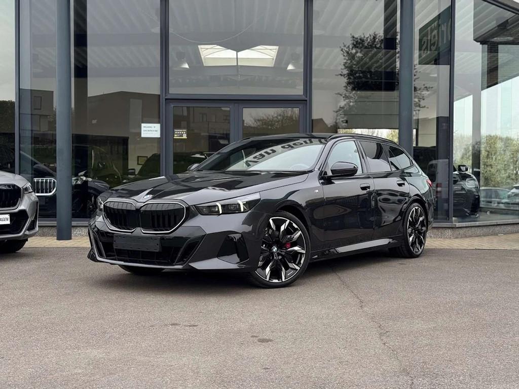 BMW 5 Serie 520 i Touring M Sport Pro /B&W / PANO/ 360/ HUD/, Auto's, Automaat, Gebruikt, Zwart, 4 cilinders