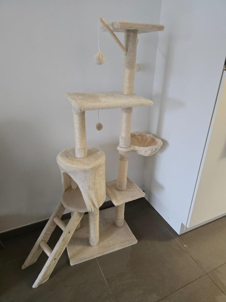 Grand arbre à chat - 140 cm de haut - Beige, Animaux & Accessoires, Autres accessoires pour animaux, Enlèvement, Utilisé