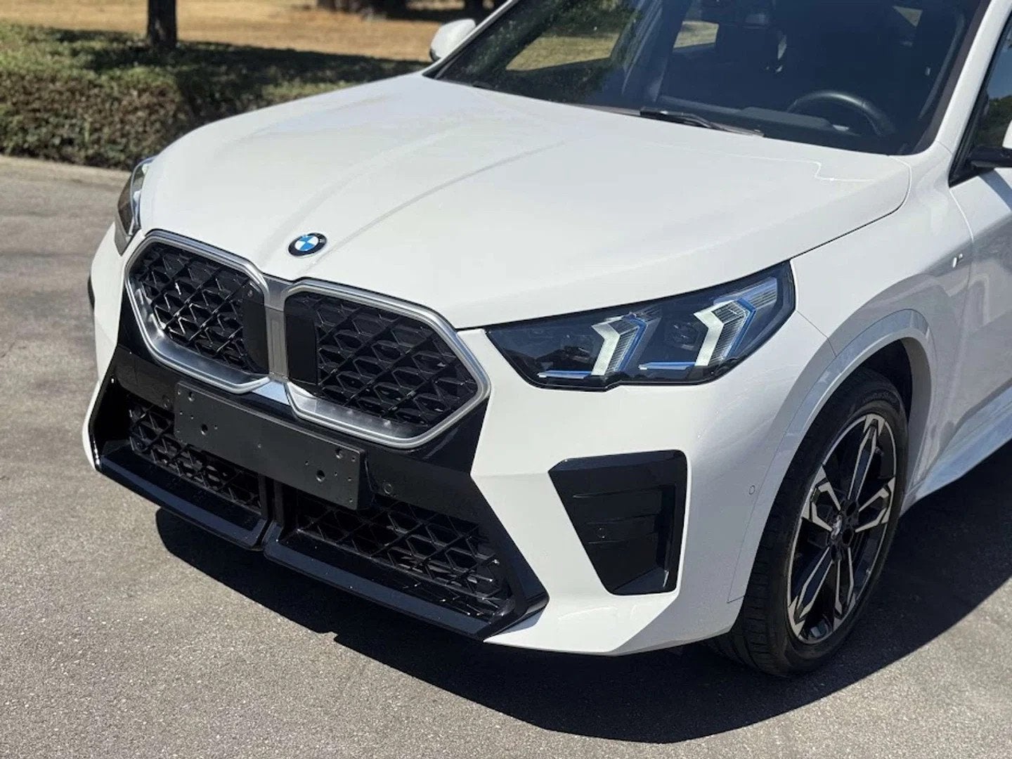 BMW X2 sDrive20i M Sport / HUD / 360CAM / ICONIC GLOW, 1645 kg, 5 portes, Phares entièrement LED, 5 places