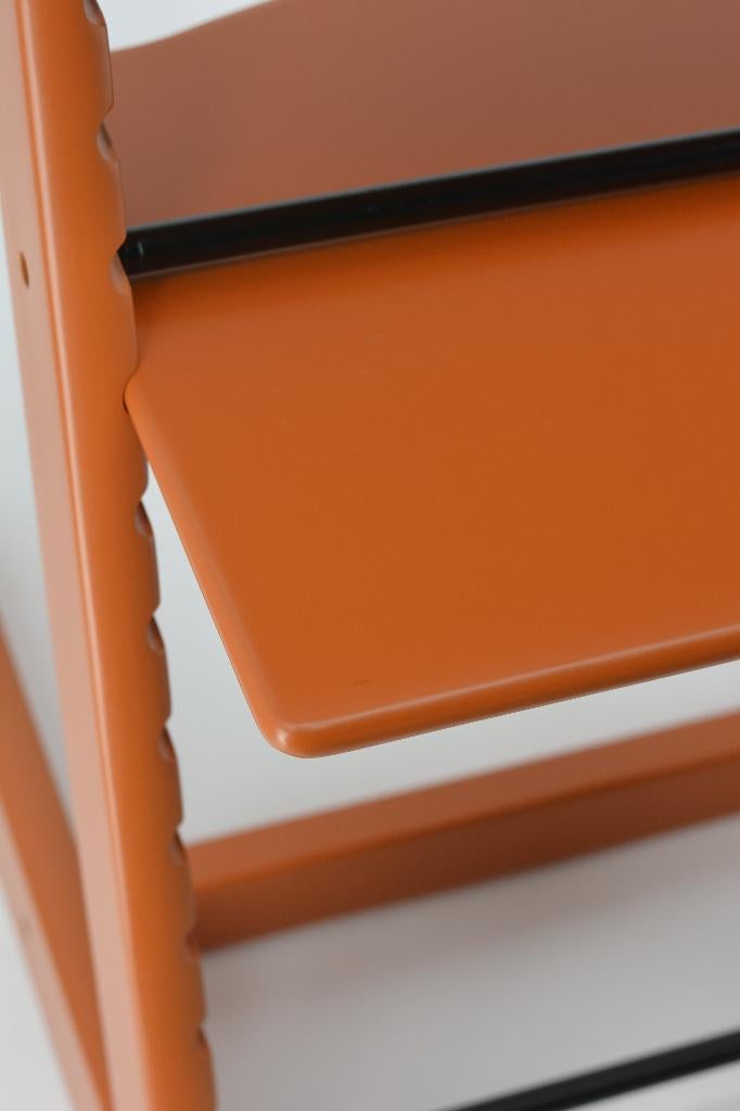 Stokke Tripp Trapp Lava Orange — Modèle reconditionné, Envoi, Comme neuf, Chaise évolutive, Ceinture(s)