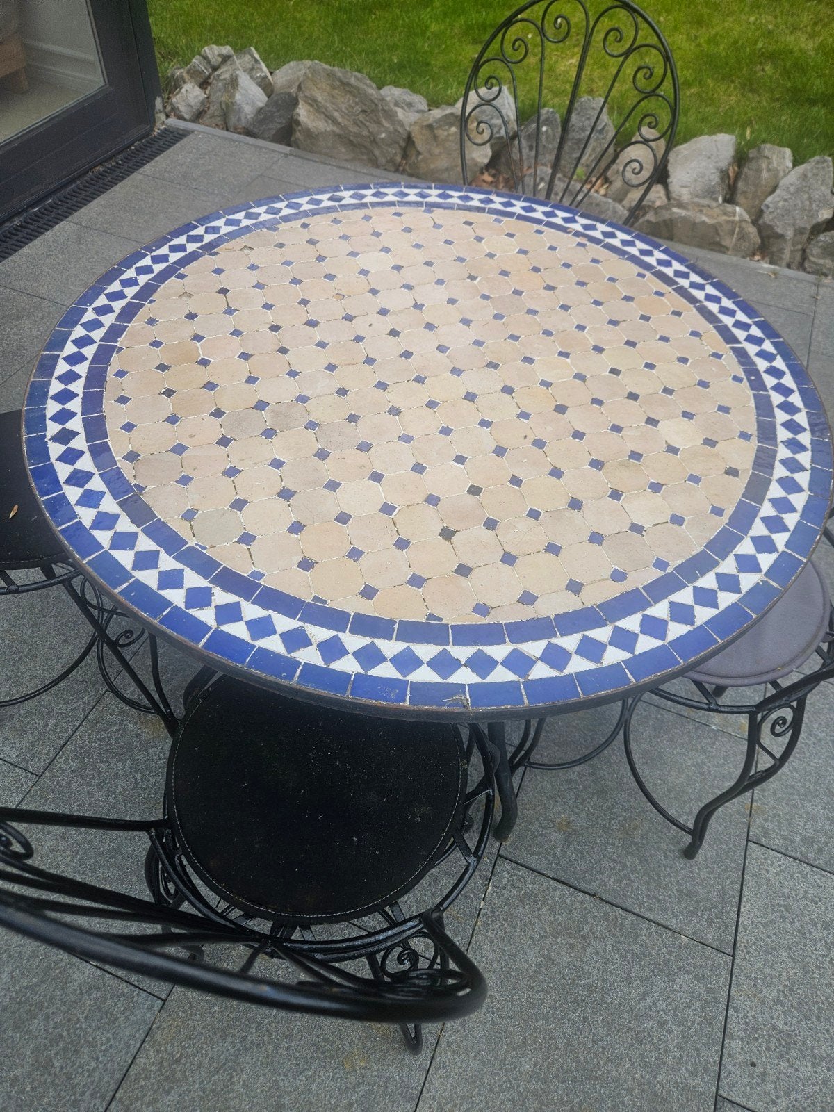 table de jardin en fer forgé et mosaïque, Enlèvement ou Envoi