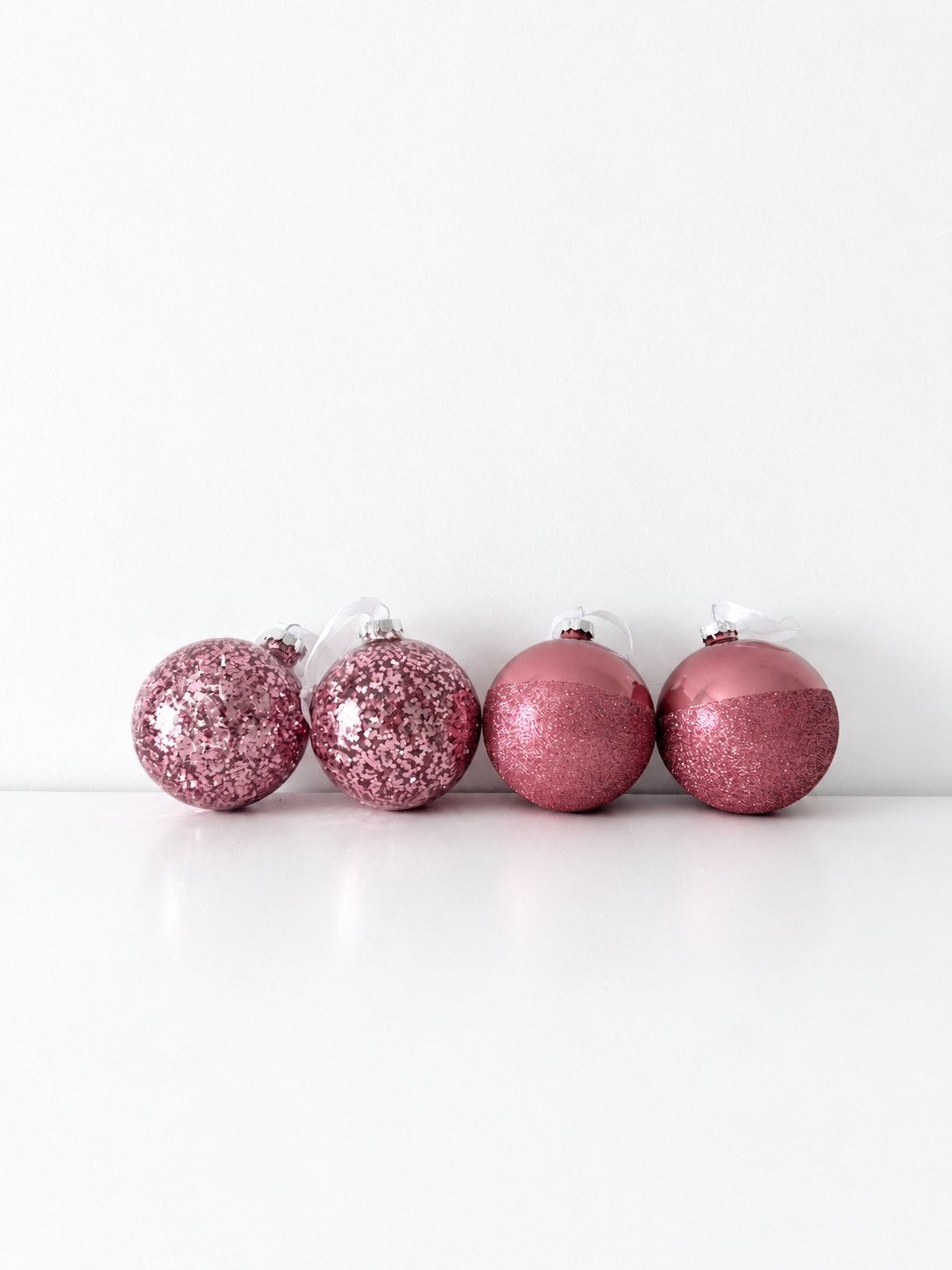 Maisons du Monde set van 4 oud roze glitter kerstballen, Ophalen, Zo goed als nieuw