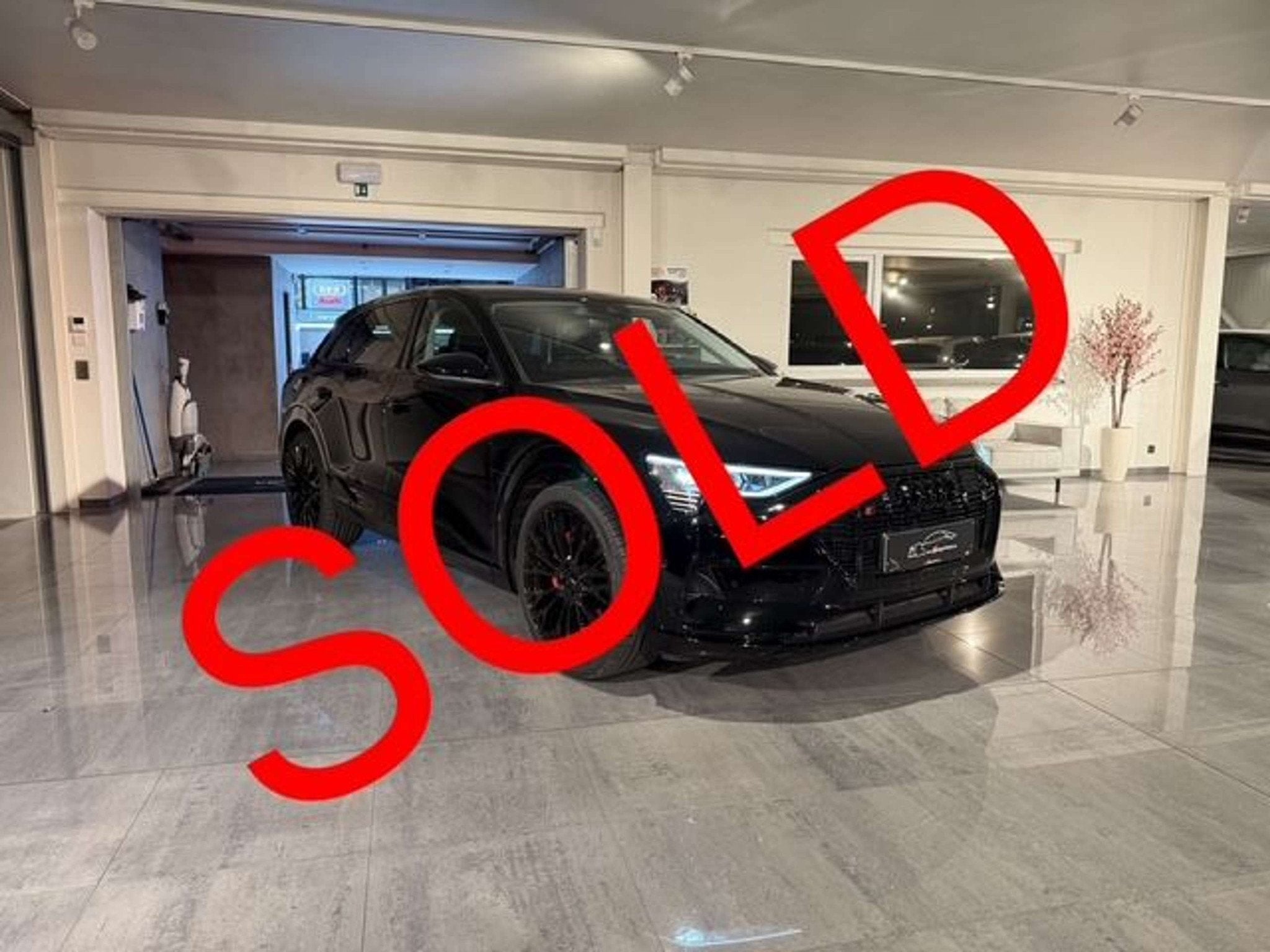 Audi Q8 e-tron SOLD BIJ GARAGE VRIENS YVES BV! (bj 2023), Auto's, Automaat, 476 km, Gebruikt, Zwart