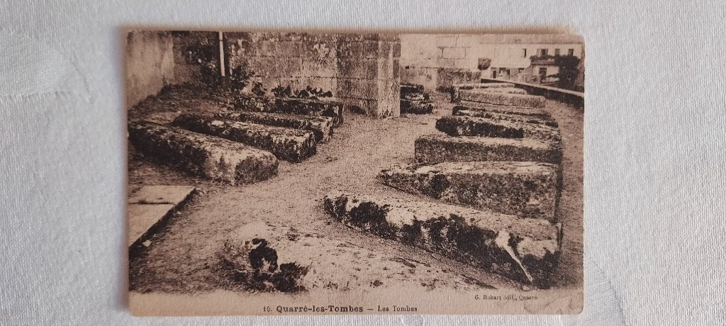 oude postkaart graftomben Quarré les Tombes, Morvan, France, Verzamelen, Postkaarten | Buitenland, Verzenden, Ongelopen, Frankrijk
