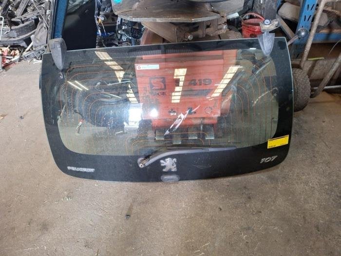 Vitre arrière d'un Peugeot 107, -, 3 mois de garantie, Utilisé, -
