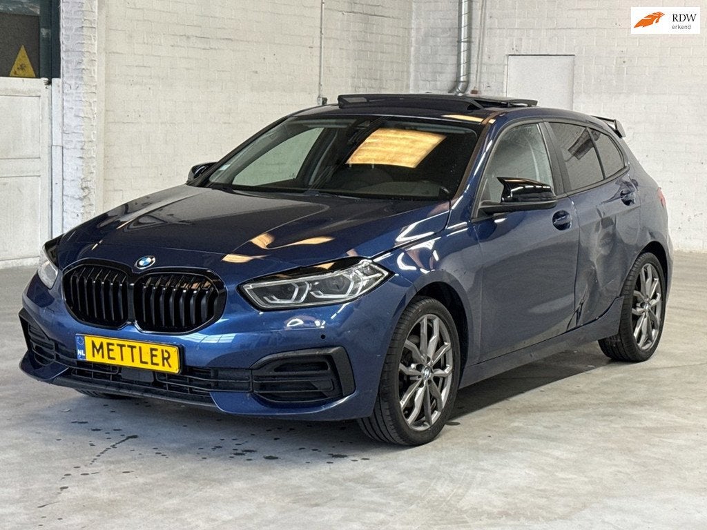 BMW 1-serie 116d Executive Edition M | Apple carplay | Panor, 1360 kg, Euro 6, Entreprise, Entretenue par le concessionnaire