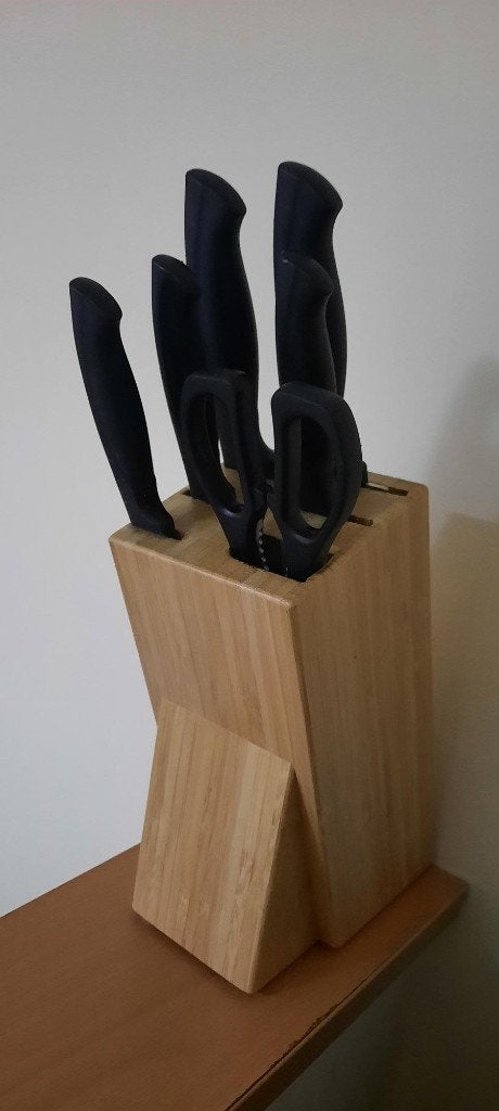 Set de couteaux + ciseaux dans un bloc en bois, 6 Euro, Maison & Meubles, Cuisine | Couverts, Enlèvement, Utilisé, Autres marques