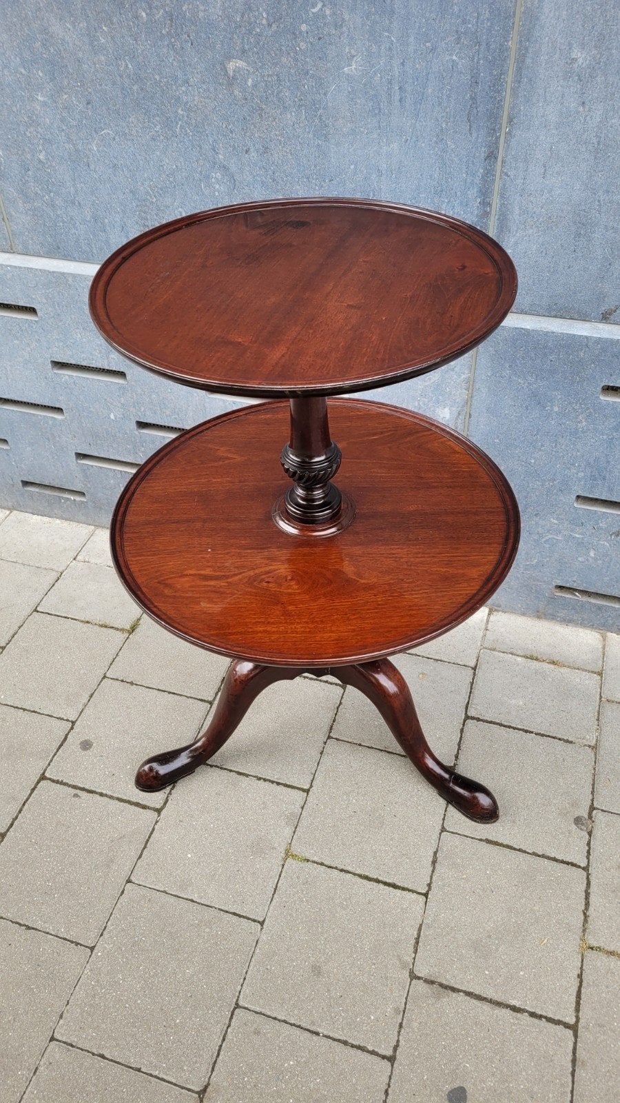 Une ancienne table à thé anglaise en acajou de George III, Enlèvement
