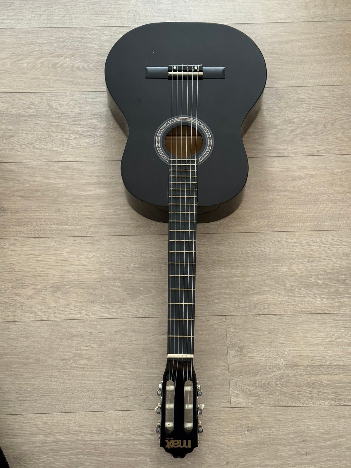 Gitaar Black classic, Muziek en Instrumenten, Snaarinstrumenten | Gitaren | Akoestisch, Ophalen, Zo goed als nieuw