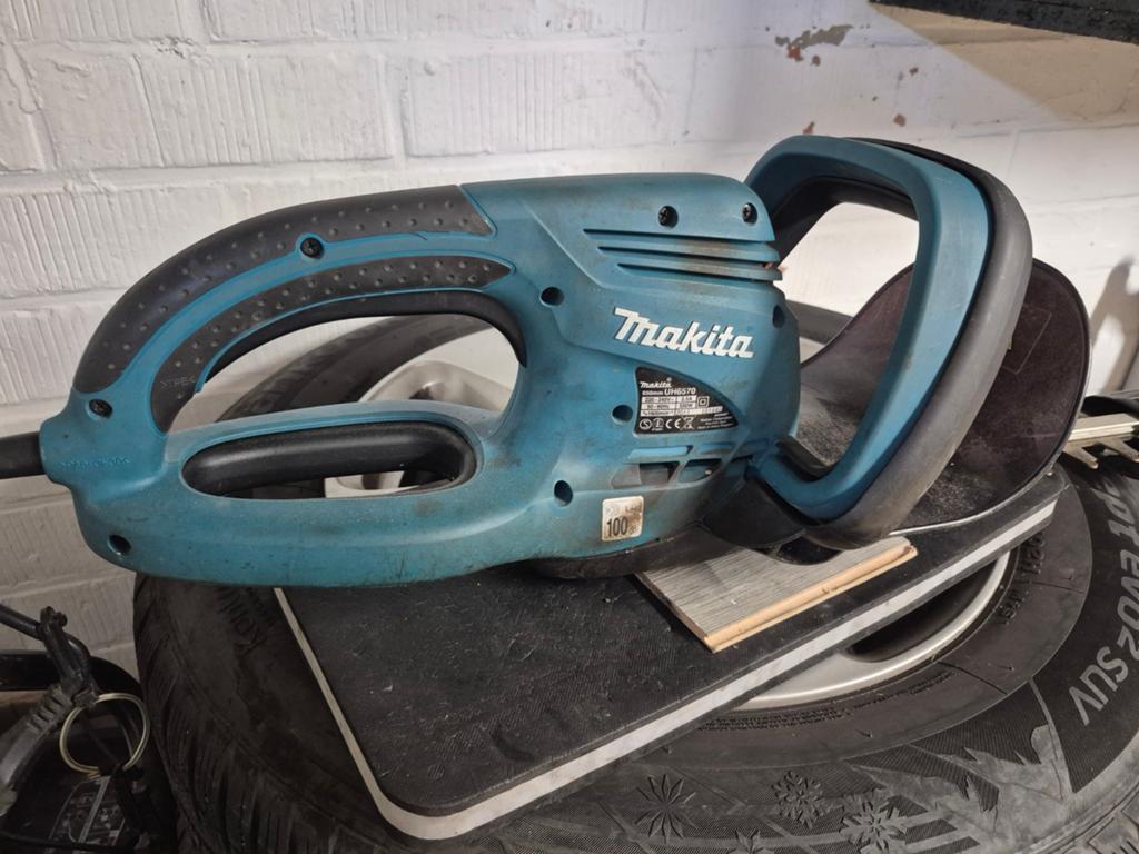 Heggenschaar makita, Ophalen