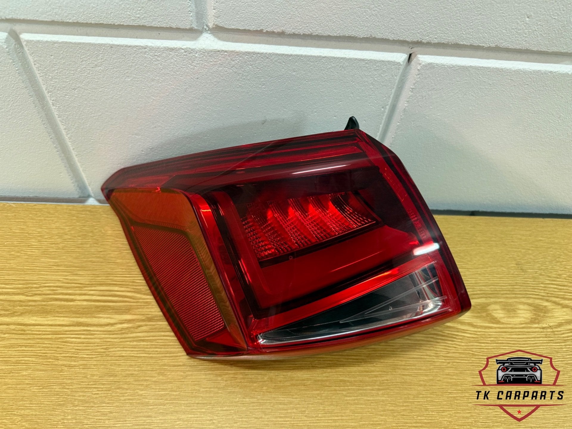 Seat arona achterlicht links buiten 6f9945207b, Autovia A-2, Km 585 585
08760  Martorell, ES, Nieuw, SEAT S.A., Customercare@seat.es