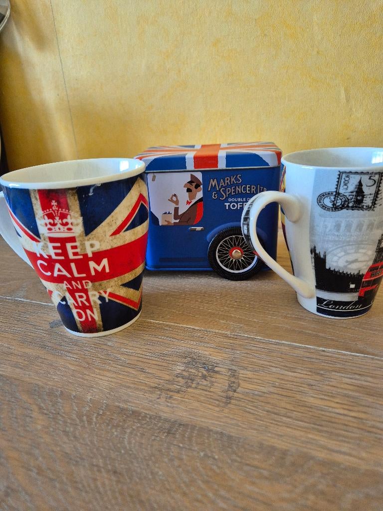 2 mug anglaises/boîte à biscuits (vide) Marks & Spencers, Collections, Boîte en métal, Utilisé, Autre, Enlèvement