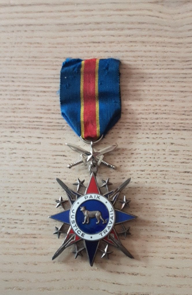 ORDRE  NATIONAL  du  LÉOPARD congo RDC, Enlèvement ou Envoi, Armée de terre, Ruban, Médaille ou Ailes