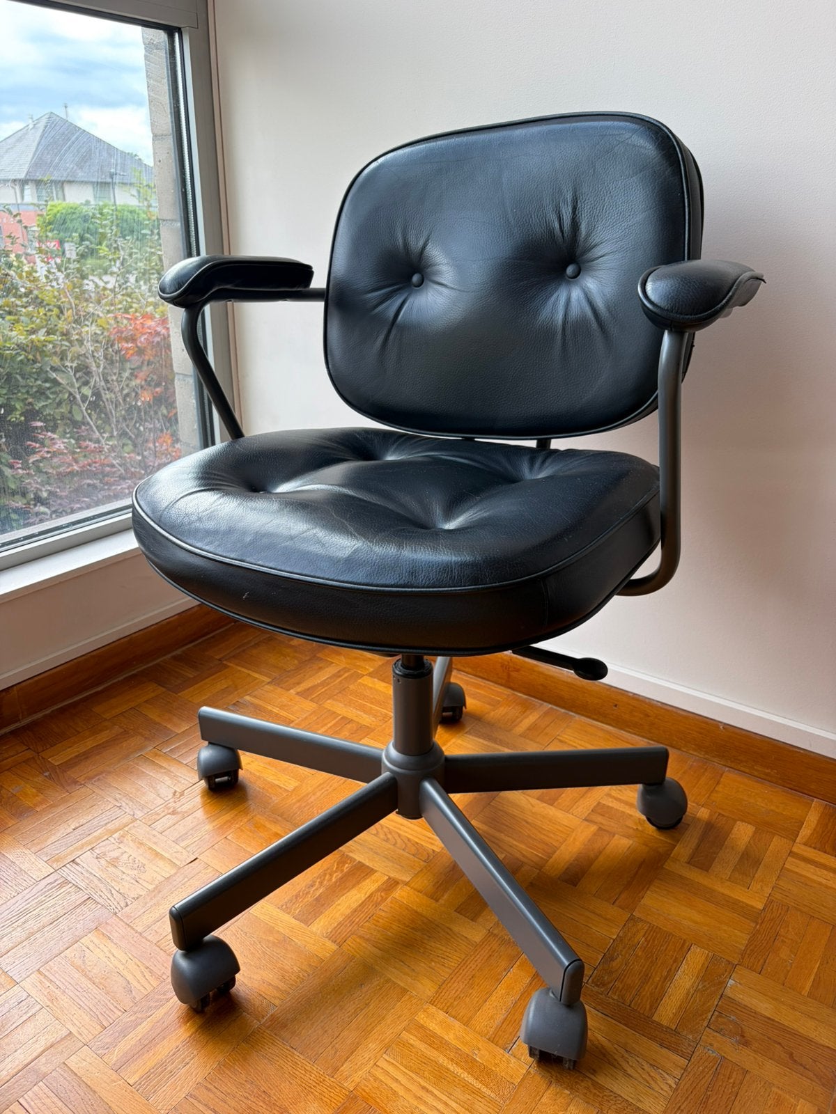 Chaise de bureau IKEA, noire, confortable et élégante, Maison & Meubles, Chaises de bureau, Enlèvement, Comme neuf, Noir, Chaise de bureau