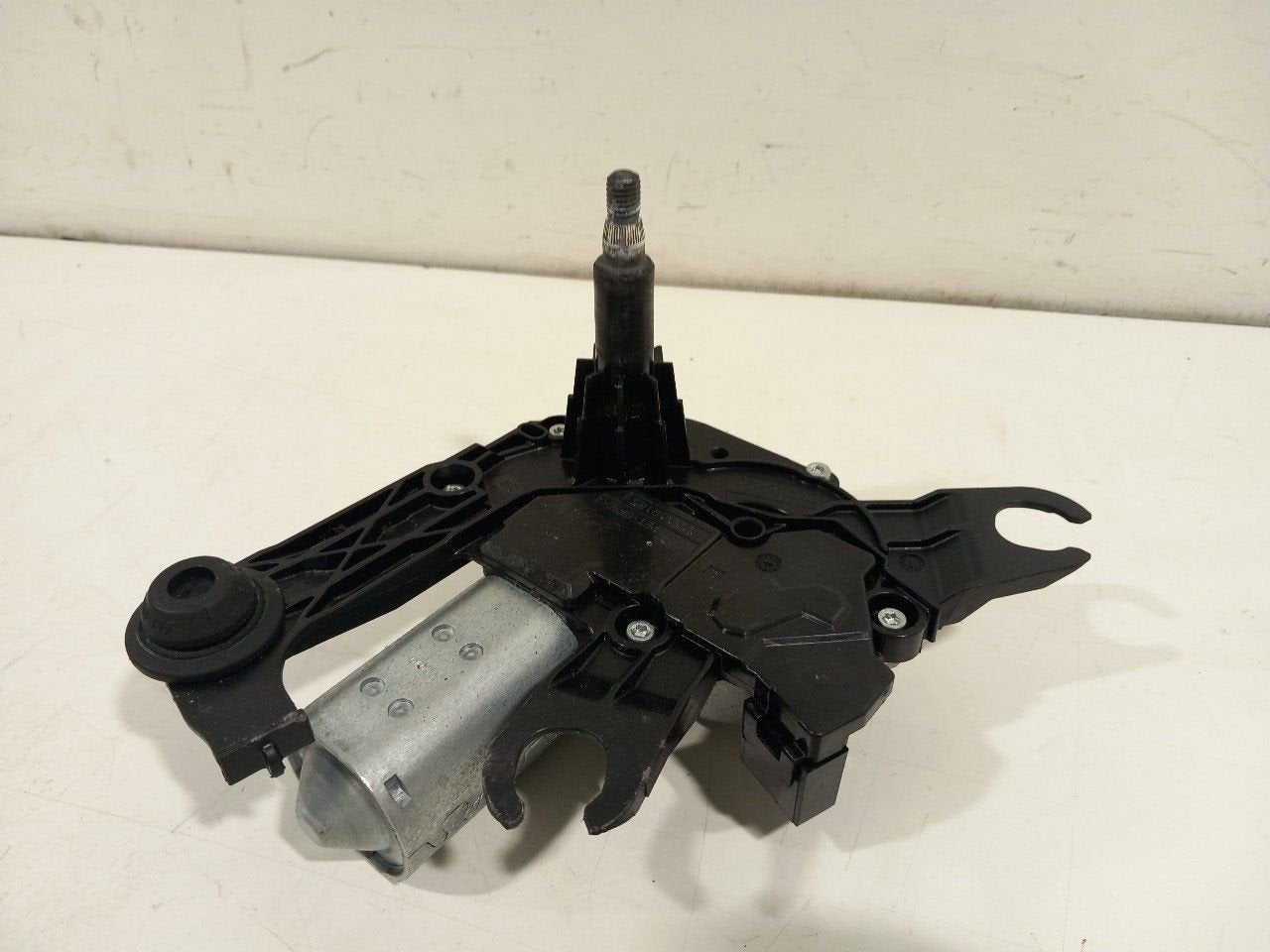 Ruitenwissermotor achter Peugeot 208, Onderdelen@venauto.nl, Van der Ven Autorecycling B.V., Ettenseweg 76, 4706 PB Roosendaal, The Netherlands
