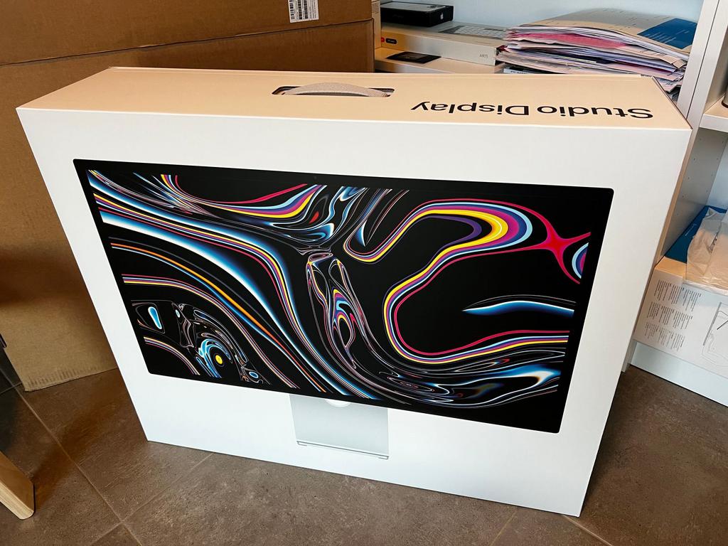 Apple Studio Display (met VESA montage + standaard mount, Computers en Software, Monitoren, Gaming, Hoofdtelefoonaansluiting, Ophalen of Verzenden