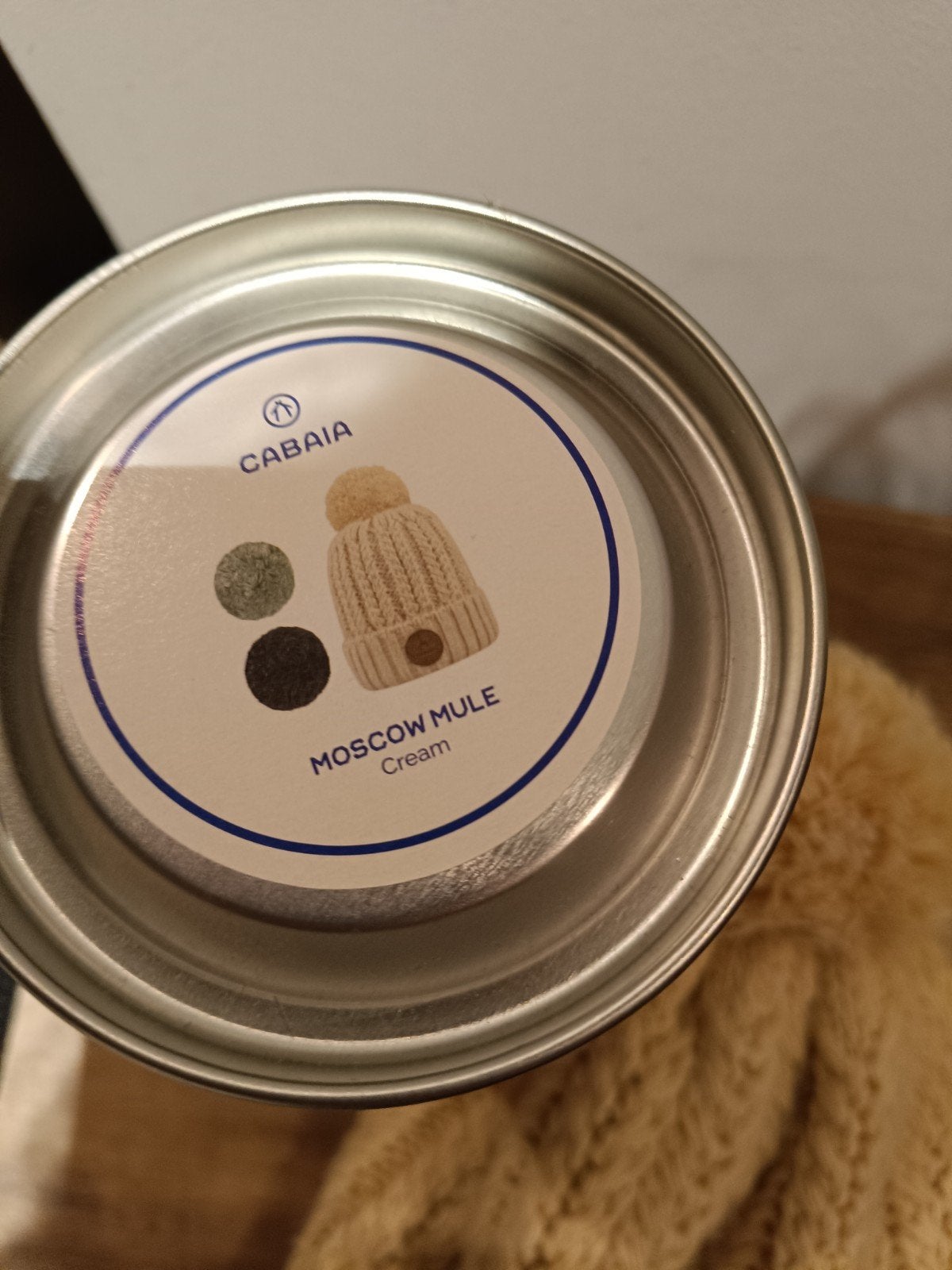 cabaïa muts met 3 pom-pom in box original, Ophalen, Hoed, One size fits all, Zo goed als nieuw