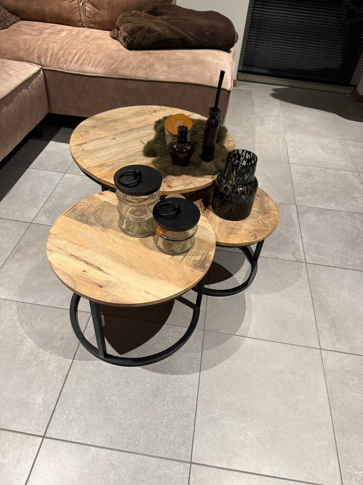 Zeer leuke salontafeltjes 3stuks, Maison & Meubles, Tables | Tables de salon, Rond, Autres essences de bois, Comme neuf, Landelijk