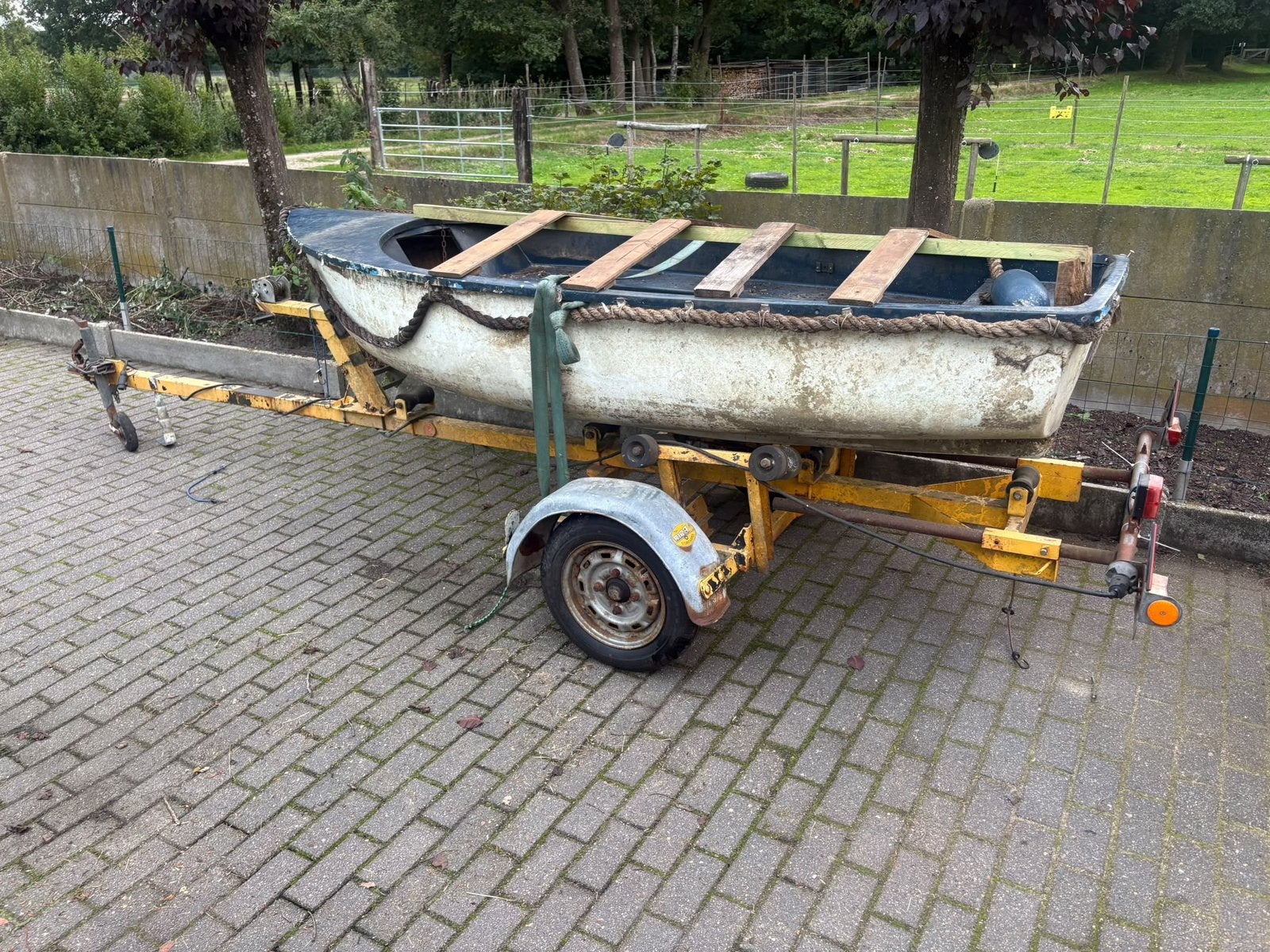 Polyester boot met trailer met motor en anker, Watersport en Boten, Ophalen, Gebruikt