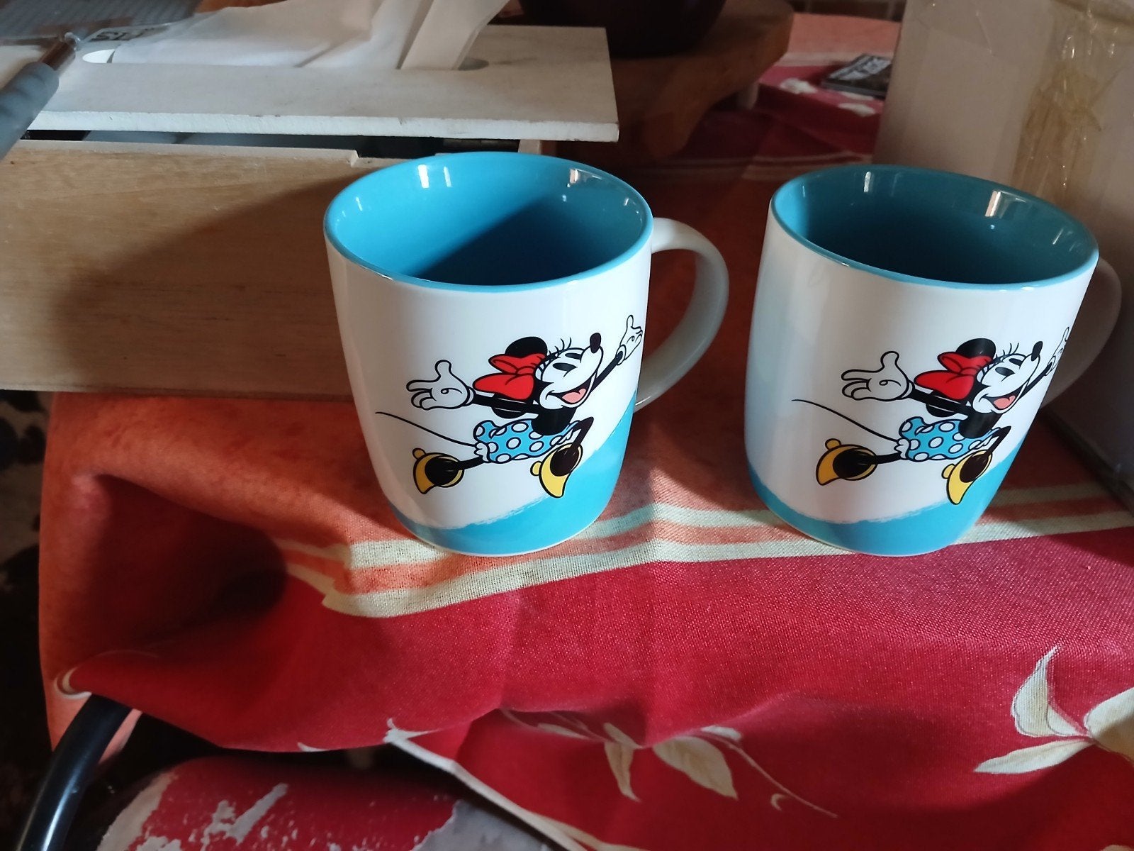 2 tassen van mckey mouse, Enlèvement