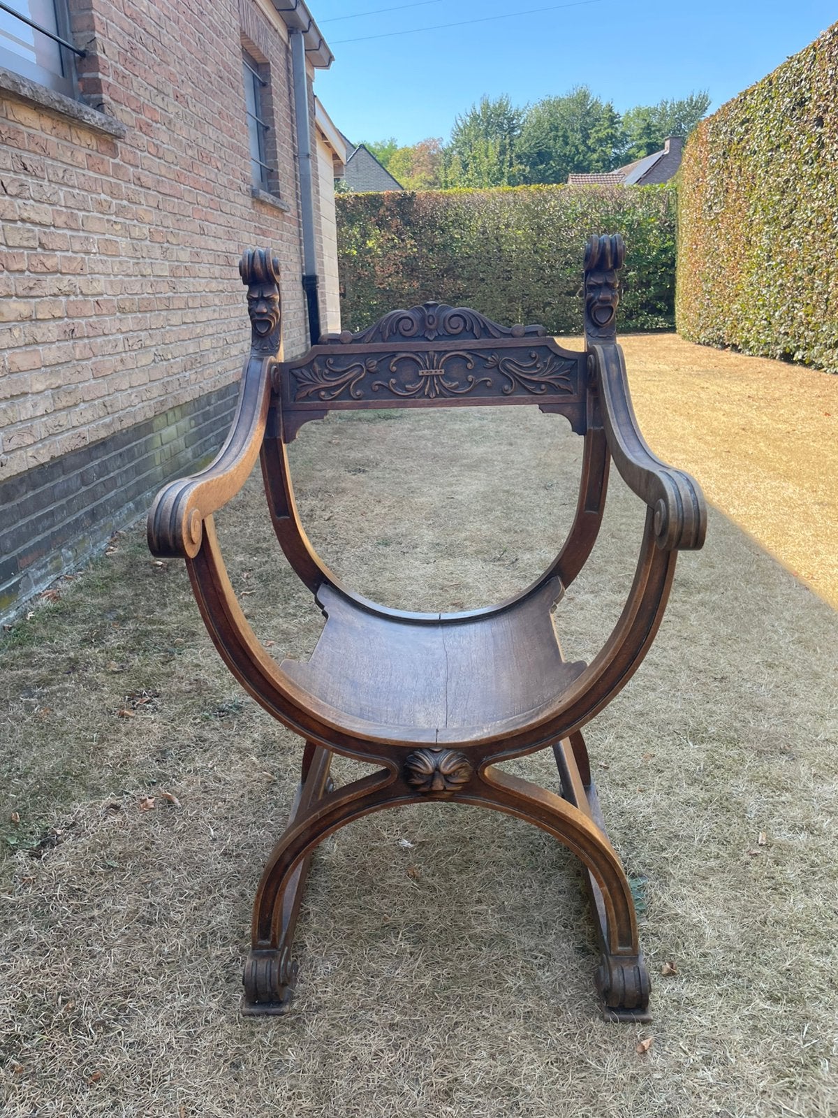 Chaise Dagobert, Enlèvement