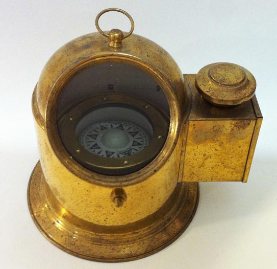 Oude kompas in het kompashuis met olielamp, Ophalen of Verzenden