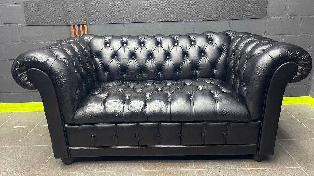 Chesterfield zwarte 2,5-zitsbank, Huis en Inrichting, Zetels | Zetels, Ophalen, Gebruikt, Leer
