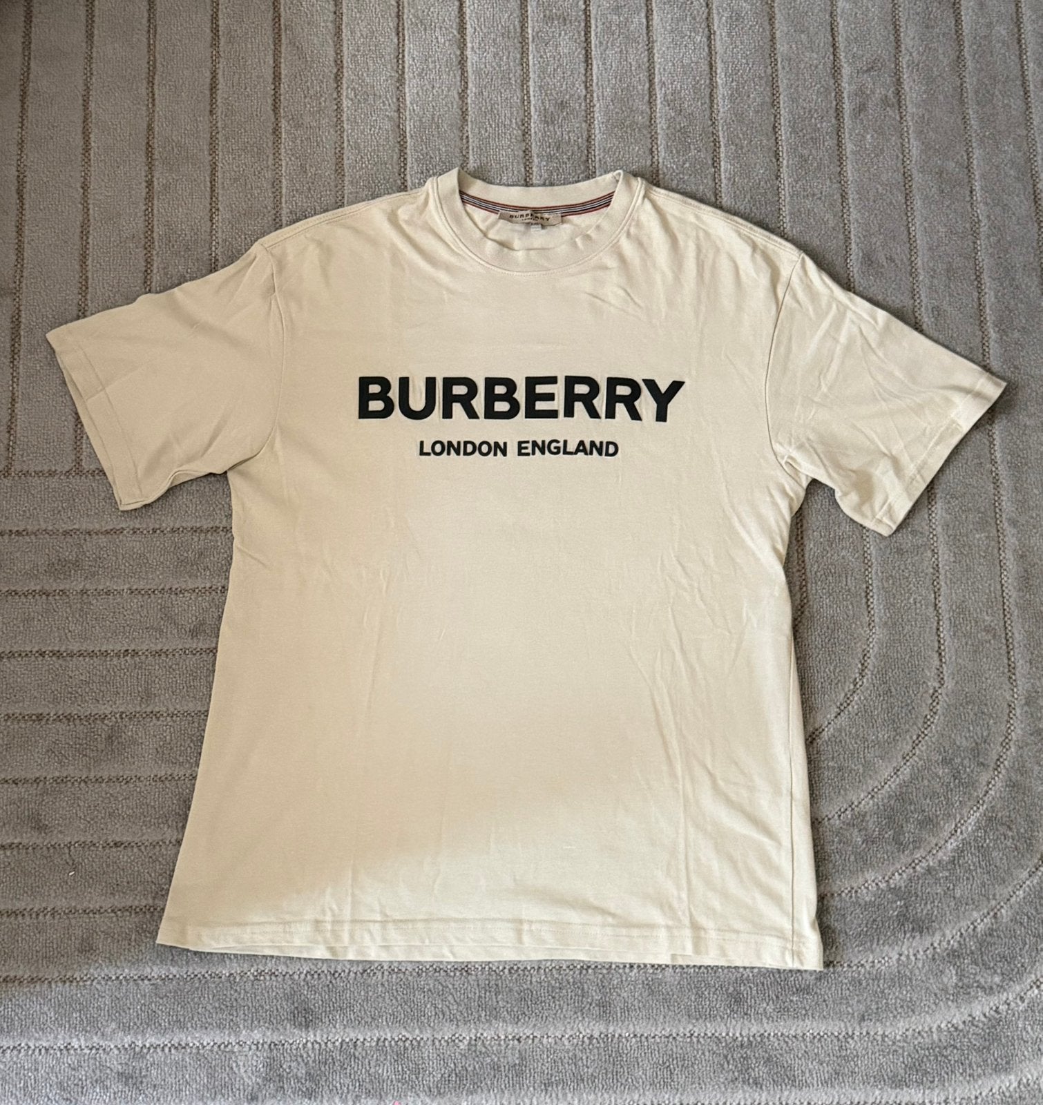 T-shirt Burberry, Enlèvement, Comme neuf