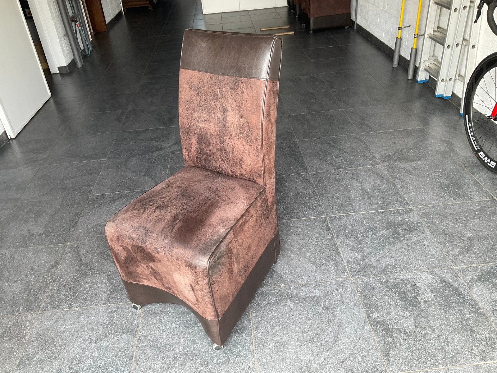 Stoelen, Enlèvement