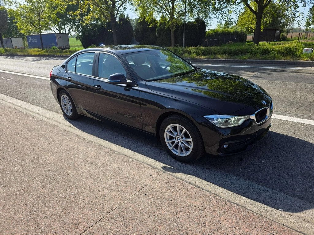 BMW 3 Serie 318 i 1EIG IN ZEER GOEDE STAAT MET VEEL OPTIES, 100 kW, Gebruikt, 136 pk, Zwart