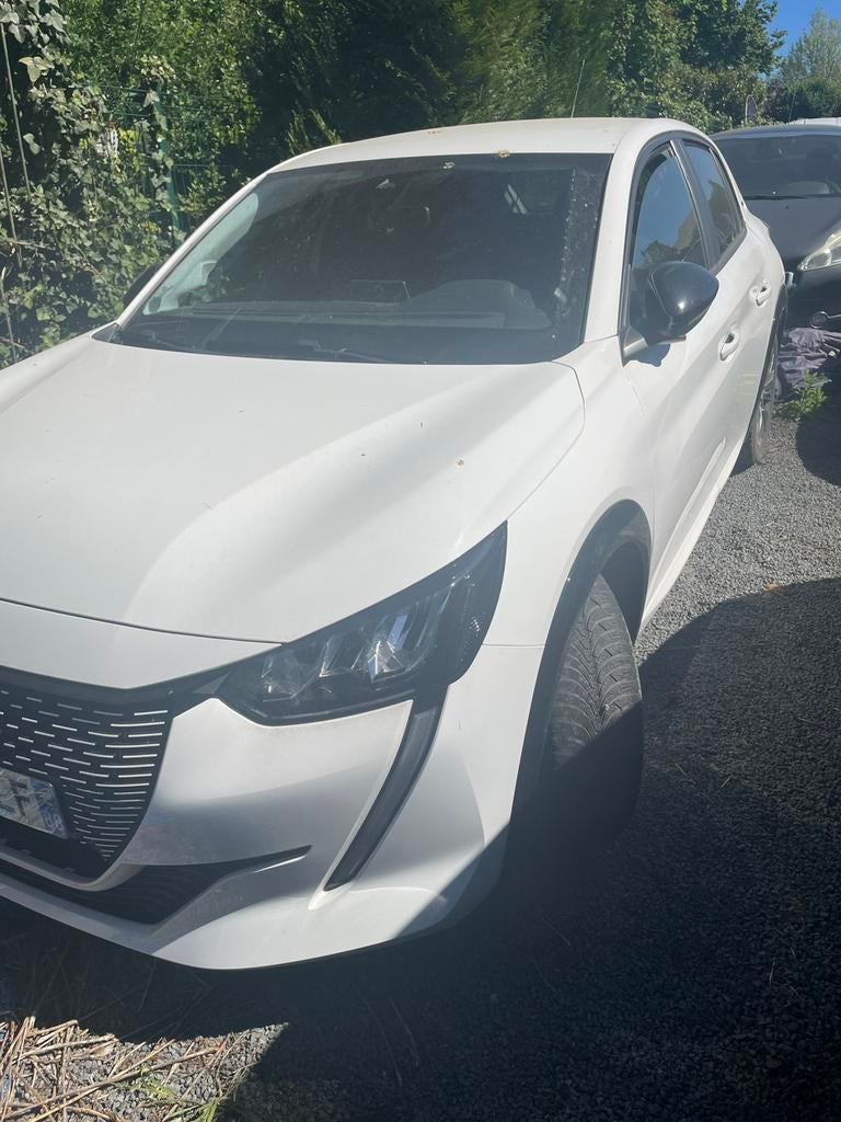 208 electrique accidentée 7500 euros, Autos, Achat, Euro 6, Noir, 5 portes