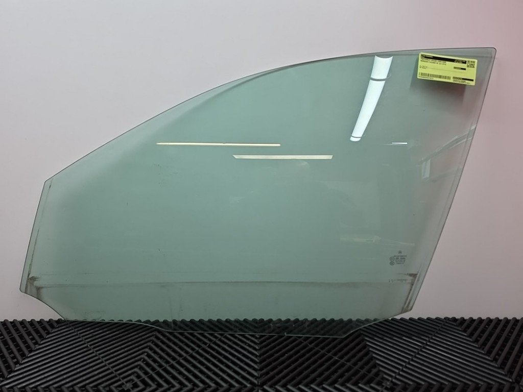 VITRE AVANT GAUCHE C (W204) (|A2047251710|A2047250700|), Autos : Pièces & Accessoires, Mercedes-Benz, Utilisé, Dialog.mb@mercedes-benz.com