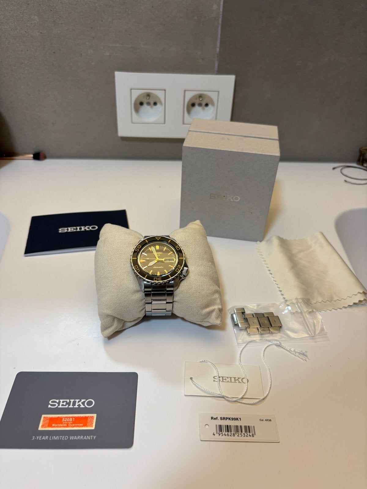 SEIKO 5 SPORTS SRPK99K1, Bijoux, Sacs & Beauté, Montre-bracelet, Seiko, Enlèvement ou Envoi, Comme neuf