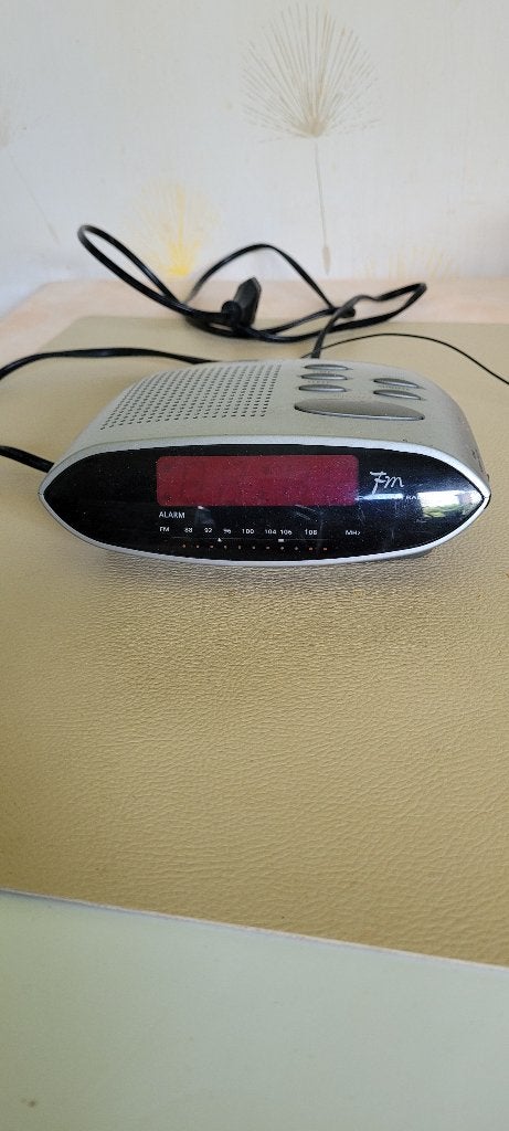 réveil et radio, pratiques, de petite taille, Electroménager, Enlèvement, Comme neuf, Digital