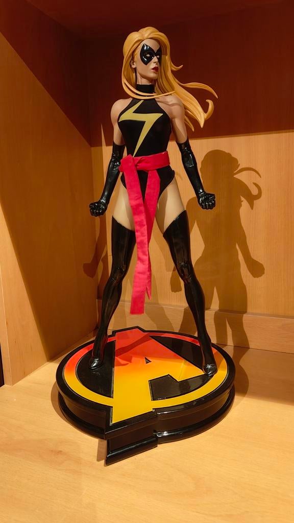 SIDESHOW - Miss Marvel Premium Format Exclusive Edition, Verzamelen, Ophalen