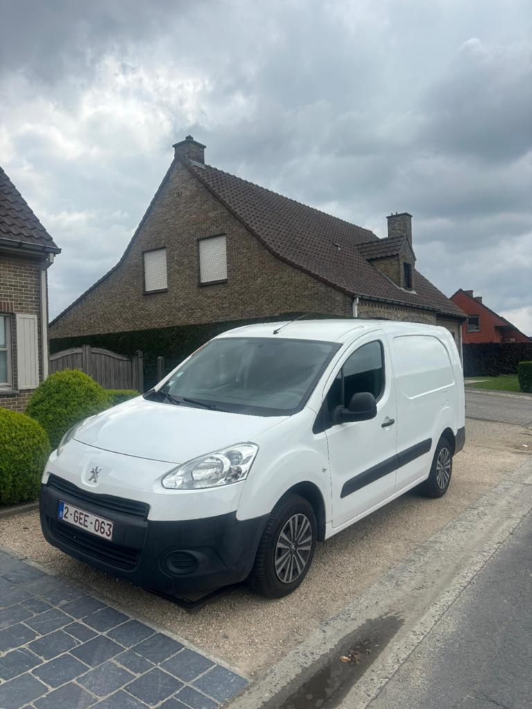 Peugeot partner 1600hdi lang chassis, Auto's, Bestelwagens en Lichte vracht, Particulier, ABS, Airbags, Alarm, Boordcomputer, Centrale vergrendeling