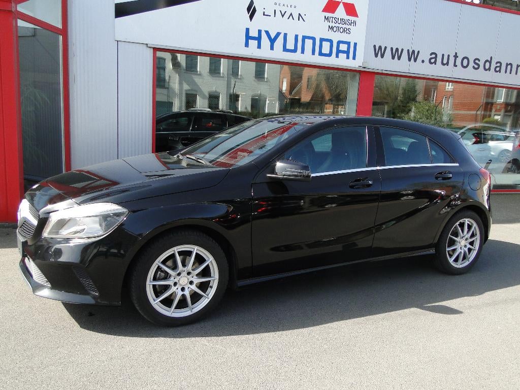 MERCEDES A180 URBAN NAVI 1 JAAR GARANTIE, Autos, Mercedes-Benz, 90 kW, Classe A, Euro 6, Entreprise