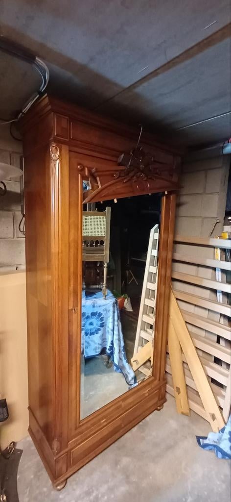 Prachtige antiek halkast, inlegwerk en kroon bovenaan, Ophalen