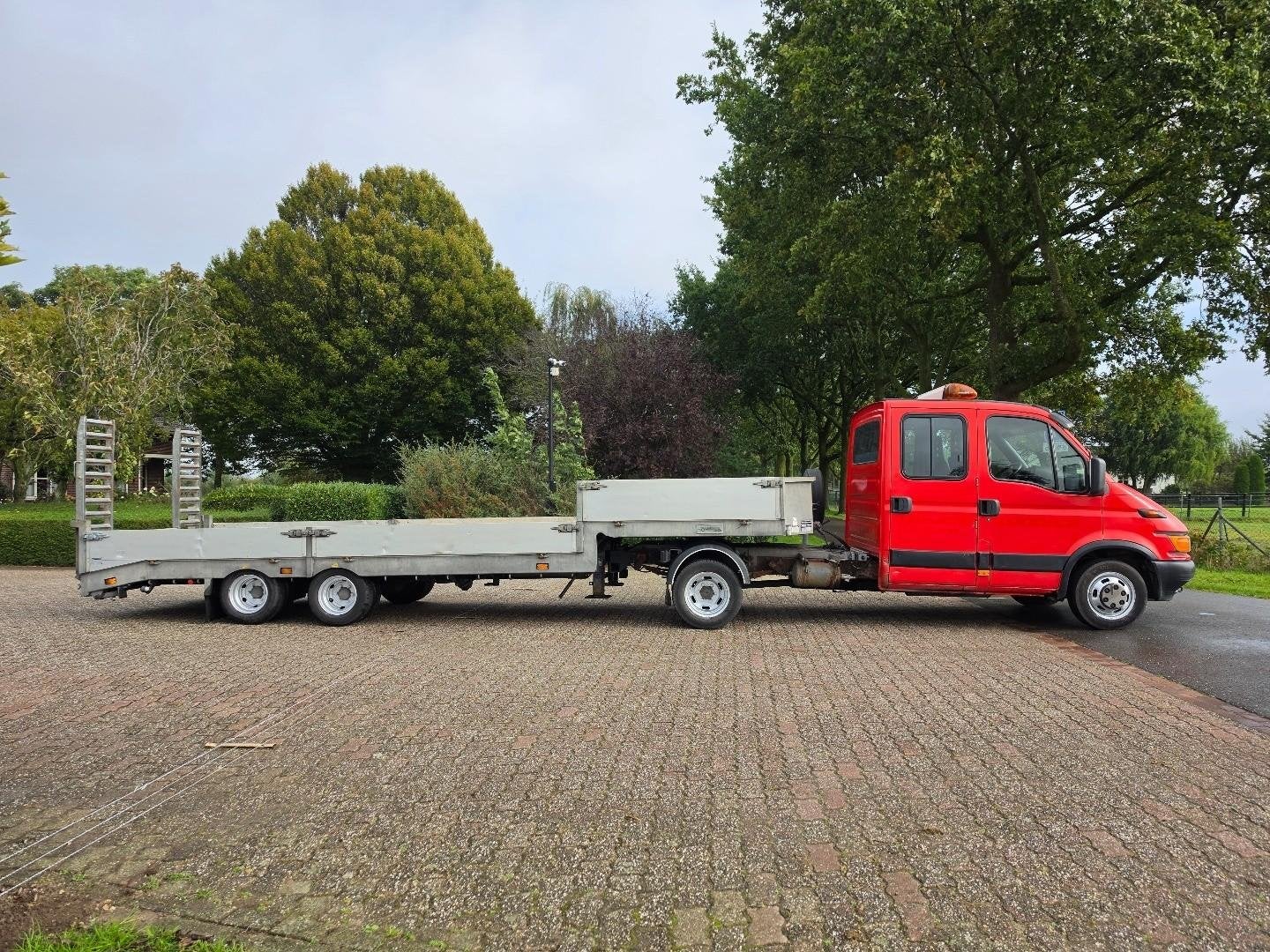 Iveco 40C 145pk met veldhuizen trailer en dubbele cabine! DK, Gebruikt, 145 pk, Iveco, 107 kW
