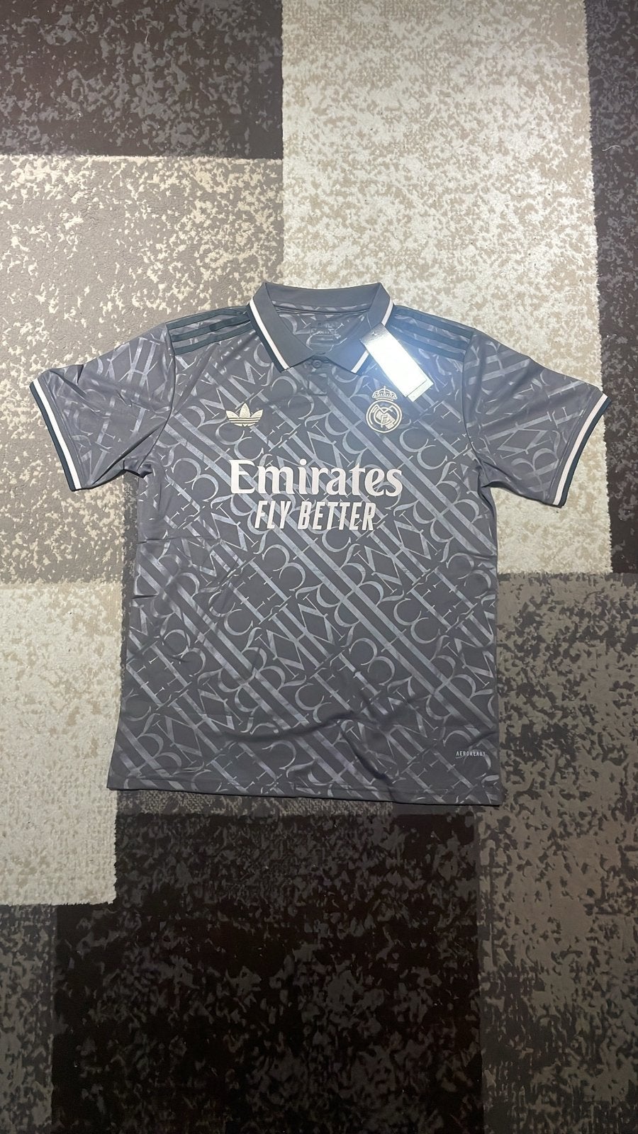 Real madrid polo 25/26, Sports & Fitness, Taille M, Enlèvement, Neuf, Maillot