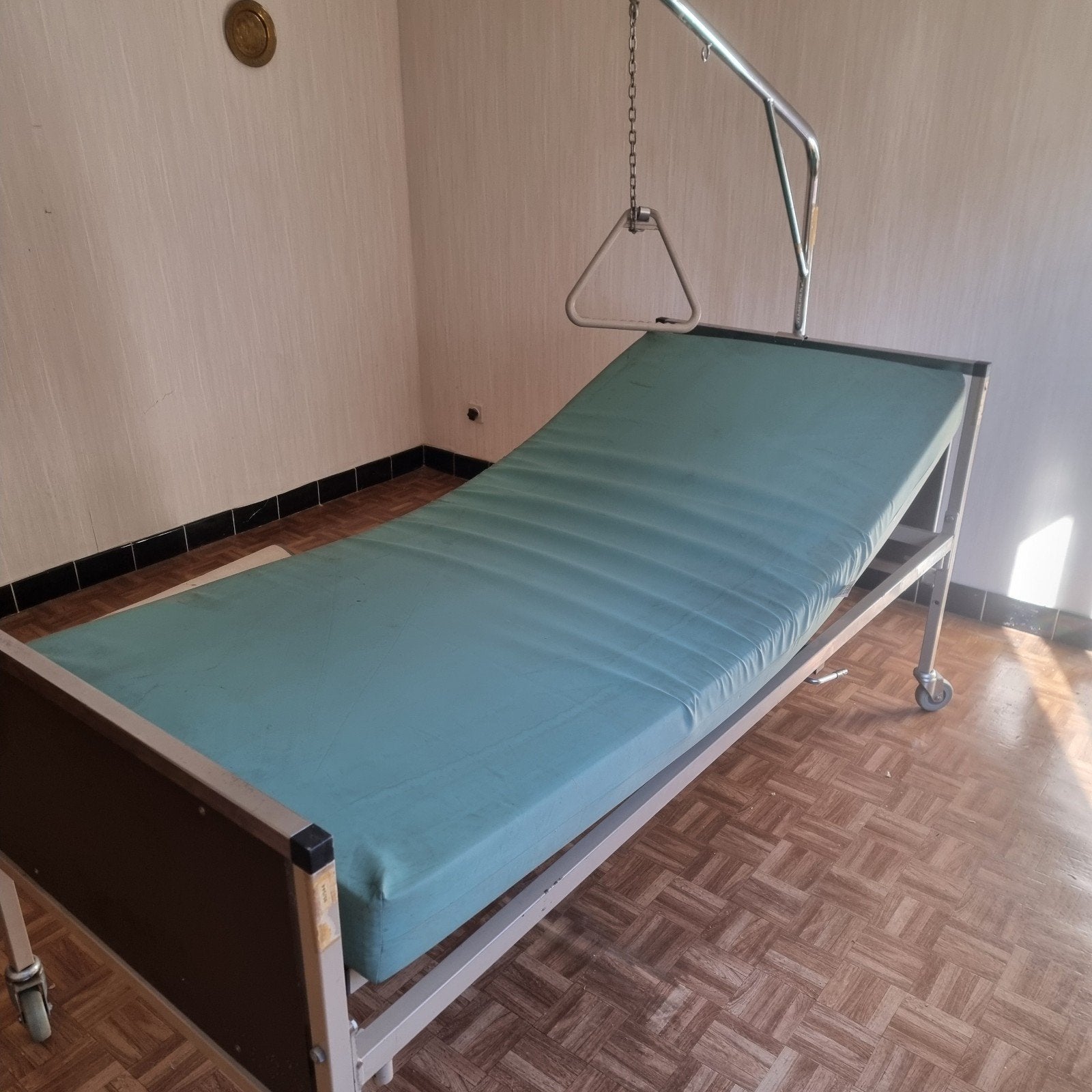 lit d'hôpital, Maison & Meubles, Enlèvement, Utilisé