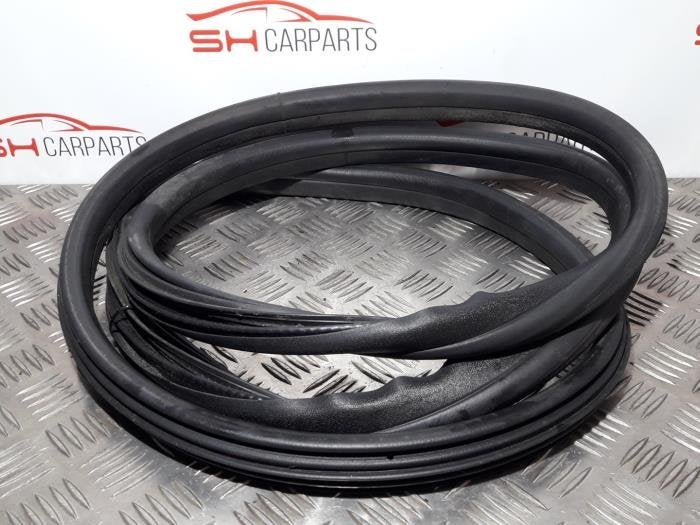 Portierrubber 4Deurs links-achter van een Peugeot 308, Gebruikt, -, -, Ophalen of Verzenden