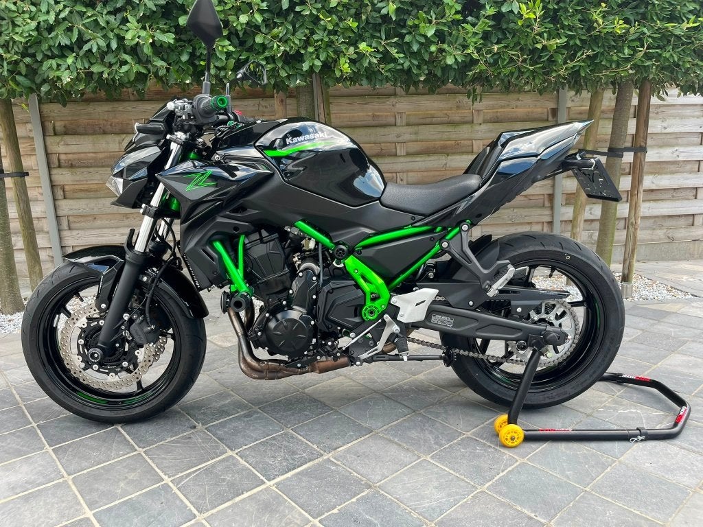 kawasaki z650 **performance pack** Arrow**4/2025** 5850KM**, Permis Moto A, Entreprise, Plus de 35 kW, 2 cylindres