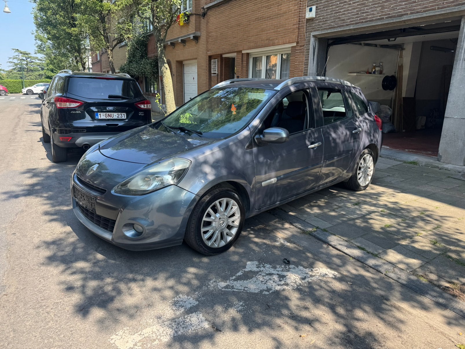 Clio Essence Automatique 2010 belle etat général, Automaat, Euro 5, Zwart, 4 cilinders