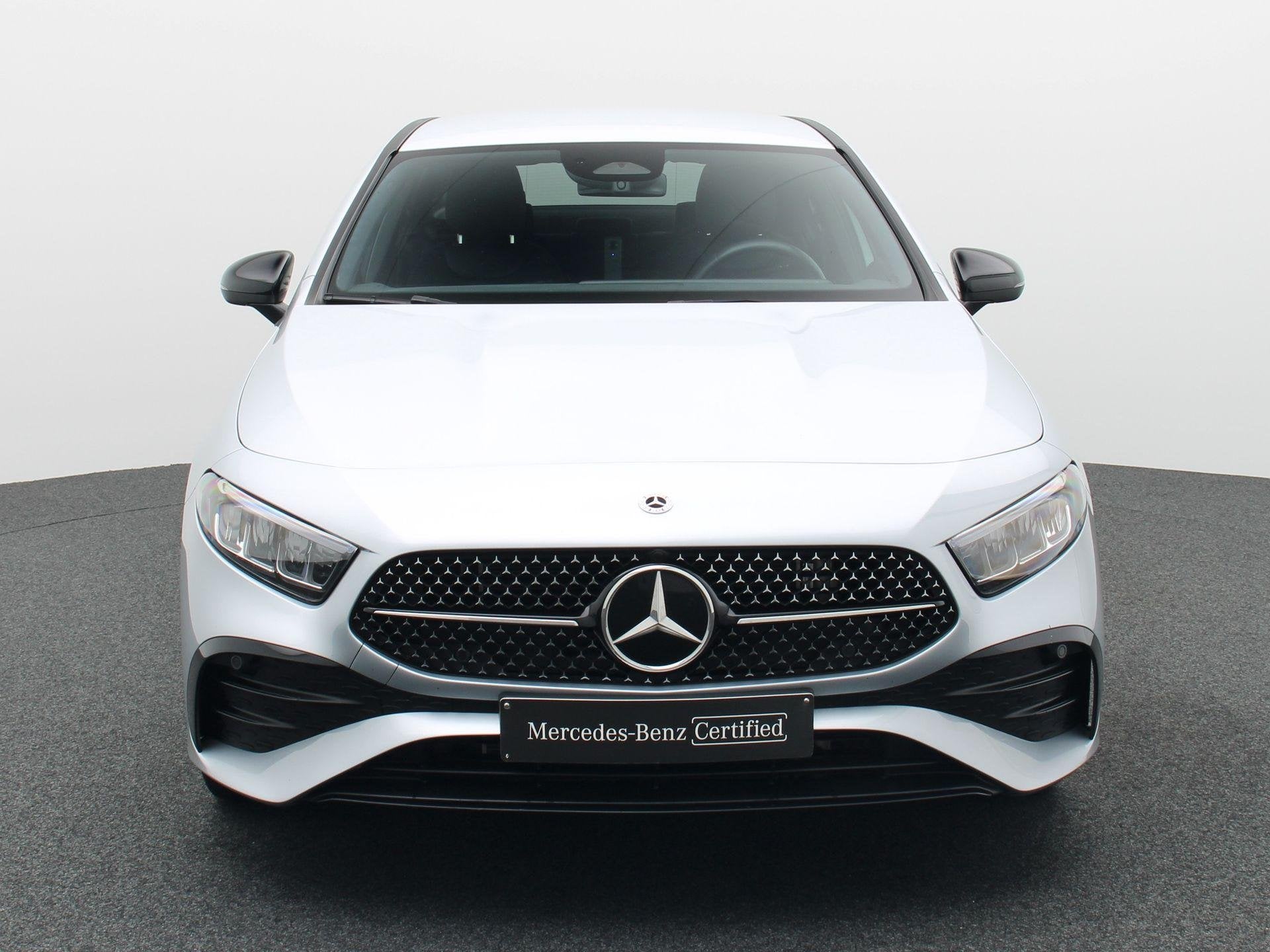Mercedes-Benz A 250 e AMG Line Limousine + TREKHAAK + CARPLA, Stof, Gebruikt, 16 kWh, Bedrijf