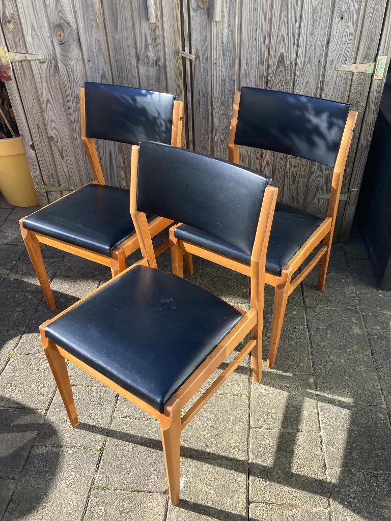 Vintage mid century stoelen met zwarte skai, Huis en Inrichting, Ophalen, Twee