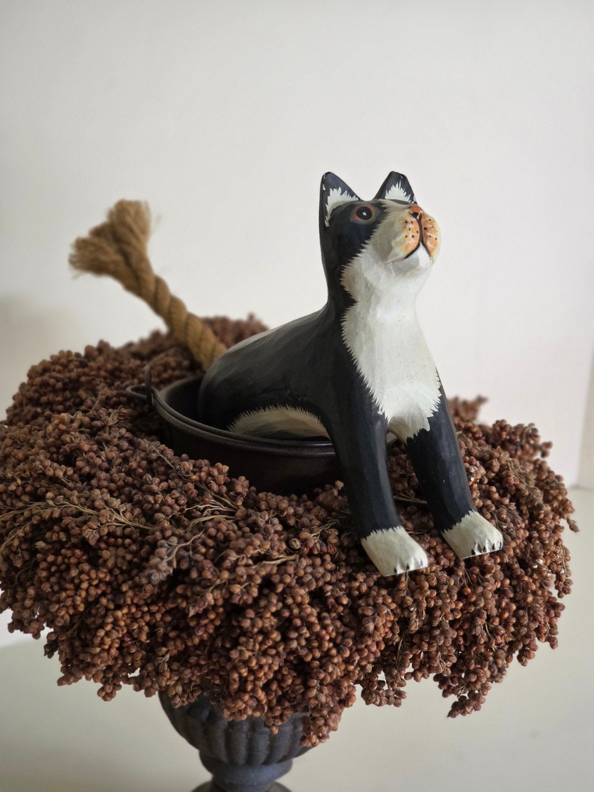 Décoration champêtre chaleureuse avec un chat en bois., Tickets & Billets