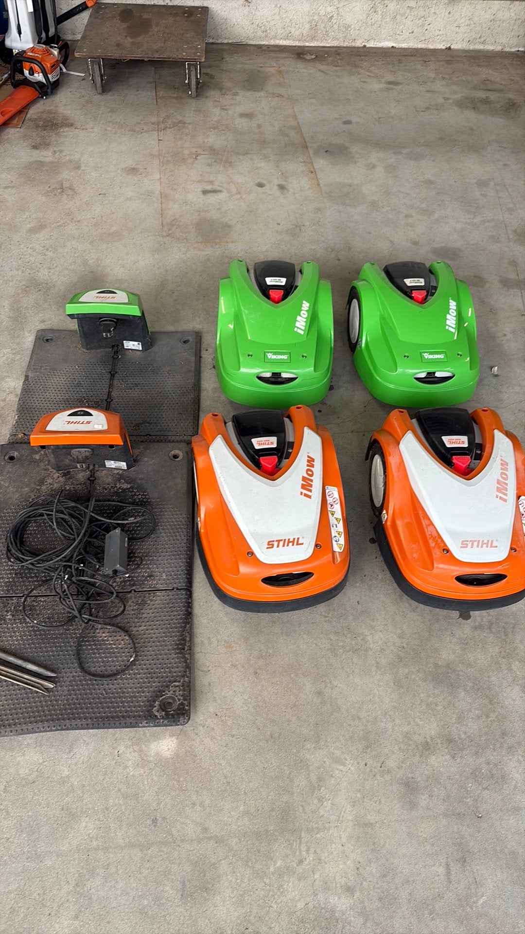 Robotmaaier 2x Stihl rmi 422 en 2x imow viking mi 422p, Ophalen, Gebruikt, 20 tot 25 cm, Met regensensor